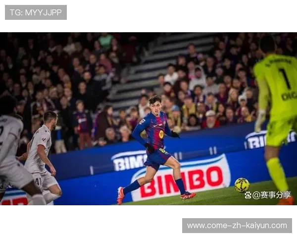 巴萨边路假动作突破，拉菲尼亚打近角破门