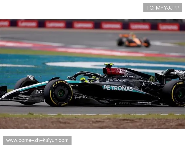 F1车队因策略调整在中段比赛实现逆袭夺冠