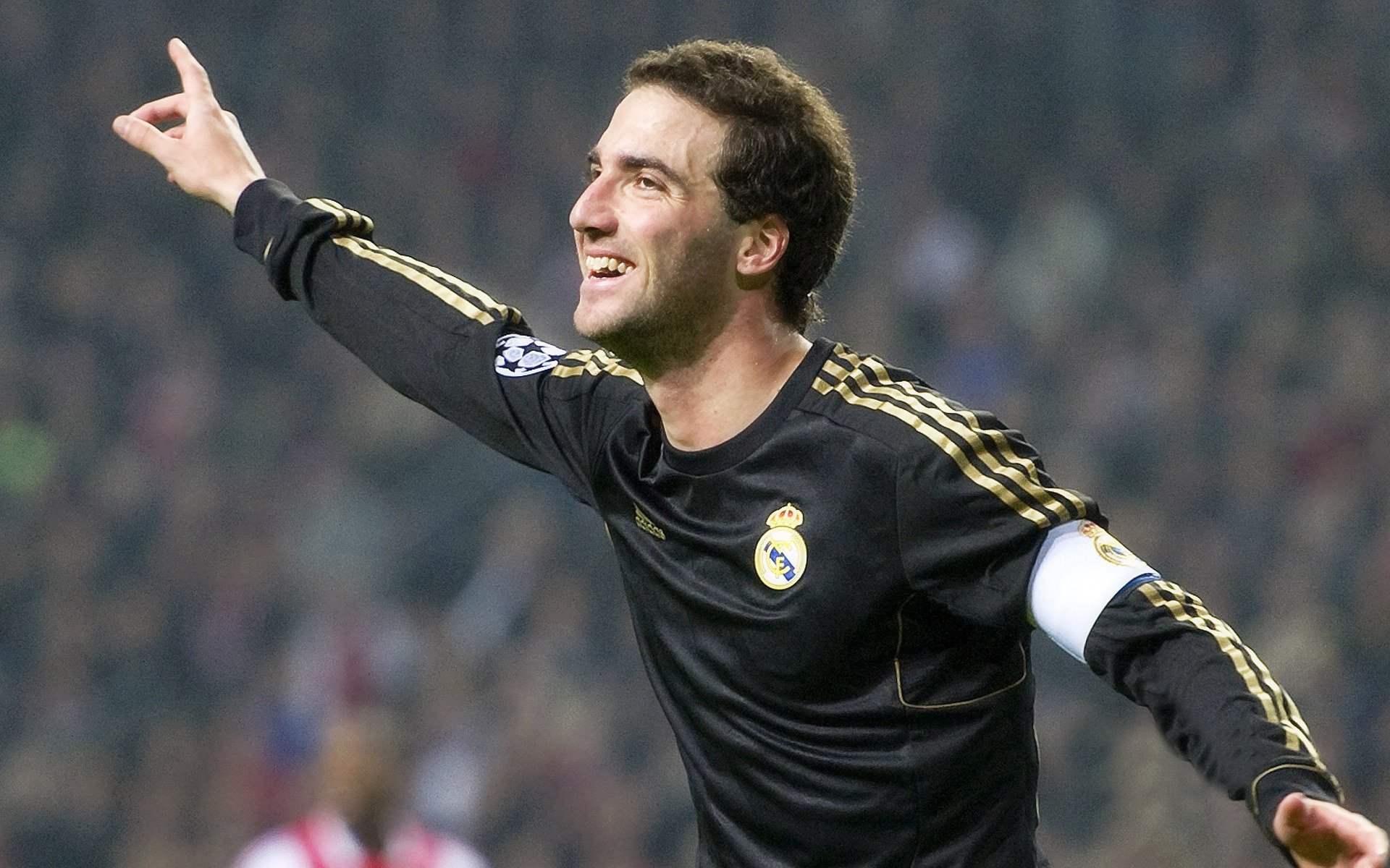 五大联赛外援适应周期与比赛状态波动关联，各国联赛外援政策